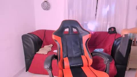 Snapshot of zaira_luxee chatting on October 19, 2:07 pm zaira_luxee online show from October 19, 2:07 pm