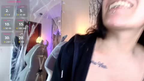   online show from November 3, 5:25 pm