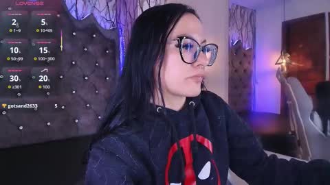   online show from December 4, 7:33 pm