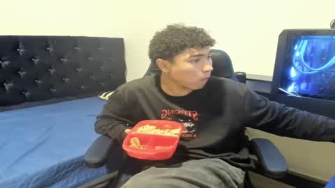 Snapshot of zammcito_ chatting on December 4, 12:19 am zamm online show from December 4, 12:19 am