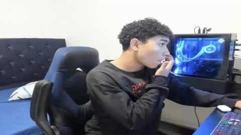 Snapshot of zammcito_ chatting on December 7, 2:31 am zamm online show from December 7, 2:31 am