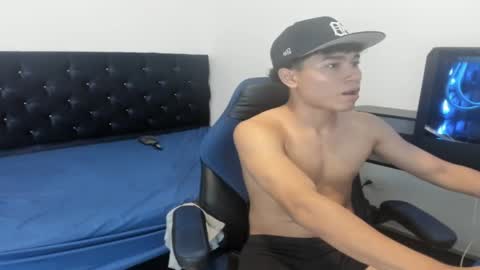 Snapshot of zammcito_ chatting on December 25, 4:44 am zamm online show from December 25, 4:44 am