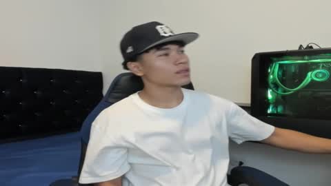 Snapshot of zammcito_ chatting on January 19, 2:36 am zamm online show from January 19, 2:36 am