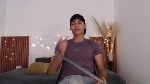 Snapshot of zander_2120 chatting on December 29, 1:06 pm Zander online show from December 29, 1:06 pm