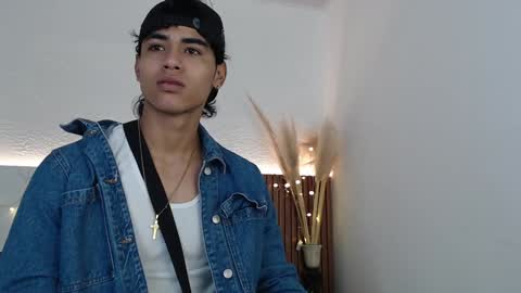 Snapshot of zander_2120 chatting on January 4, 12:38 pm Zander online show from January 4, 12:38 pm