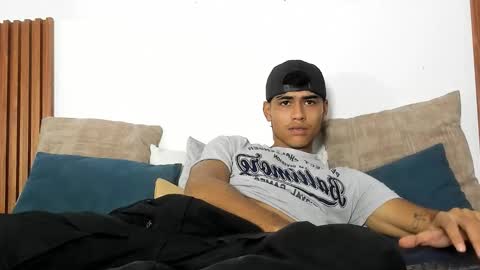 Snapshot of zander_2120 chatting on October 31, 1:23 pm Zander online show from October 31, 1:23 pm