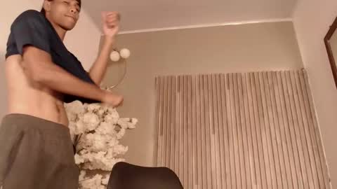 Snapshot of zander_2120 chatting on November 29, 12:57 am Zander online show from November 29, 12:57 am