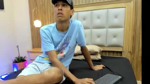 Snapshot of zane_belville chatting on May 28, 12:02 pm Zane Belville online show from May 28, 12:02 pm