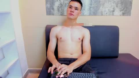 zane online show from April 14, 12:33 pm