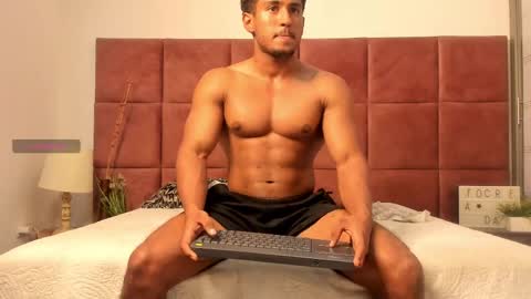 Snapshot of zane_lux chatting on February 26, 7:16 pm Zane Lux online show from February 26, 7:16 pm