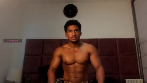 Snapshot of zane_lux chatting on February 28, 5:15 pm Zane Lux online show from February 28, 5:15 pm