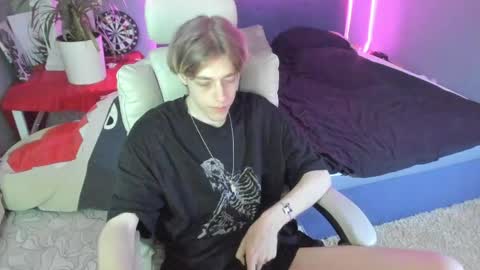 Kel online show from April 18, 8:31 pm