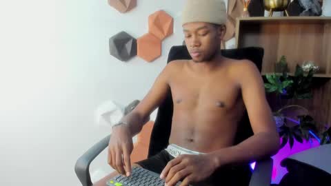 zanejordan1 online show from April 15, 7:32 pm