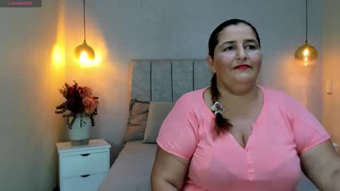 Snapshot of zara_milf_ chatting on February 8, 12:19 pm zara online show from February 8, 12:19 pm