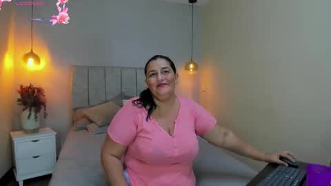 Snapshot of zara_milf_ chatting on February 18, 12:12 pm zara online show from February 18, 12:12 pm