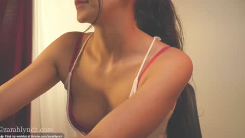 Snapshot of zarahlynch chatting on December 18, 9:29 pm Miss Lynch Next show 2911 online show from December 18, 9:29 pm