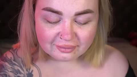 Lola online show from April 19, 7:49 pm