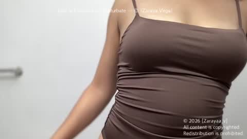 Snapshot of zarayaa_v chatting on July 17, 7:59 am zarayaa_v online show from July 17, 7:59 am