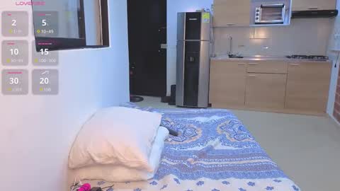 Snapshot of zarayclover__ chatting on September 11, 9:37 pm ZARAY CLOVER online show from September 11, 9:37 pm