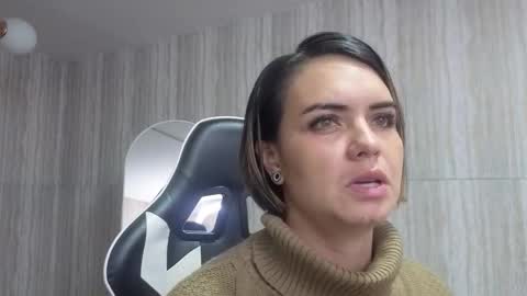 Snapshot of zarcasutra_t chatting on February 12, 12:44 pm Isabella online show from February 12, 12:44 pm