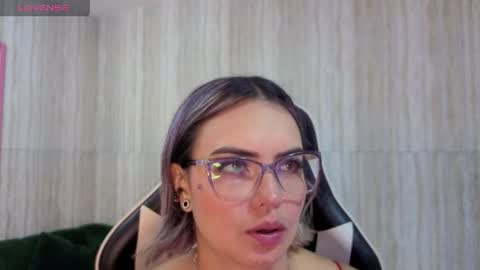 Snapshot of zarcasutra_t chatting on April 21, 12:55 pm Isabella online show from April 21, 12:55 pm