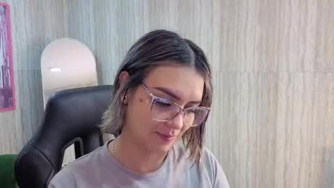 Snapshot of zarcasutra_t chatting on May 2, 12:43 pm Isabella online show from May 2, 12:43 pm