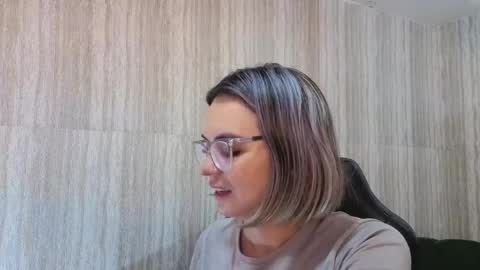 Snapshot of zarcasutra_t chatting on May 14, 1:18 pm Isabella online show from May 14, 1:18 pm