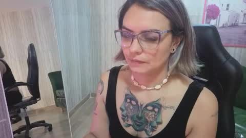 Snapshot of zarcasutra_t chatting on May 23, 12:53 pm Isabella online show from May 23, 12:53 pm