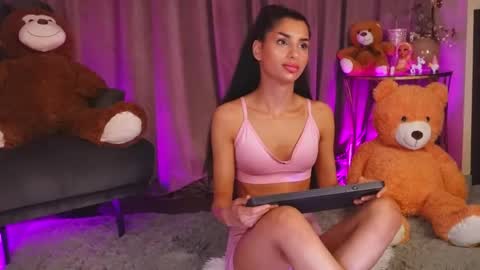 zariaavera online show from May 16, 1:02 am