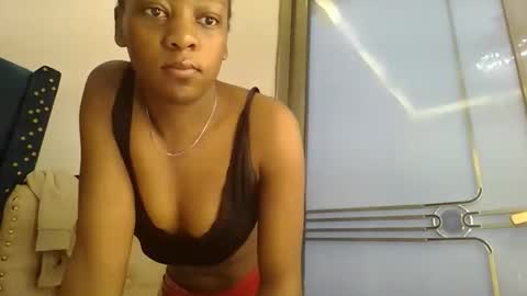 Snapshot of zariah011 chatting on February 28, 7:04 pm zariah online show from February 28, 7:04 pm