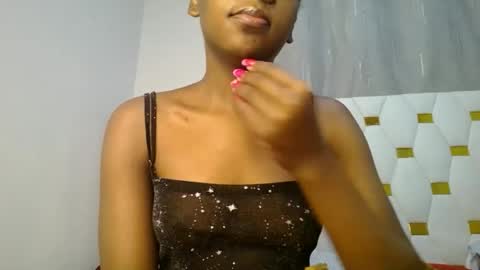 Snapshot of zariah011 chatting on June 16, 11:29 pm zariah online show from June 16, 11:29 pm
