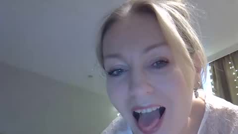 Zarina Swift online show from November 21, 4:33 am