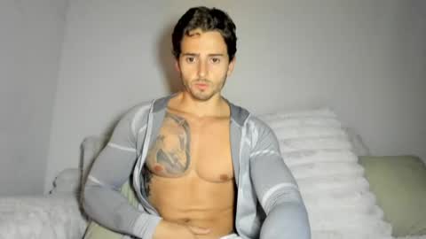 Snapshot of zaylanez chatting on May 4, 3:35 am Zay lanez online show from May 4, 3:35 am
