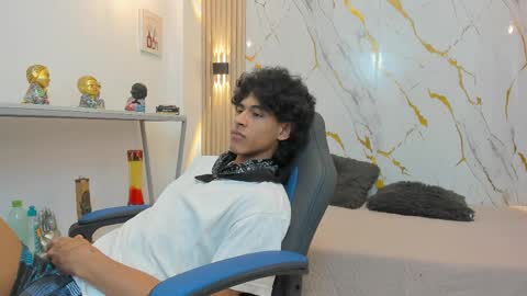 Zayn online show from April 16, 9:39 pm