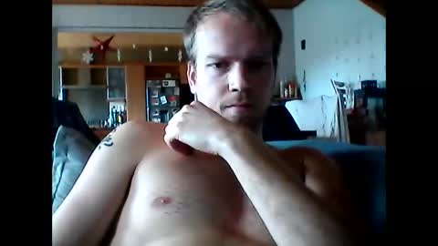 zblondyfrenchy online show from December 14, 1:27 pm