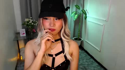 zelainalovetocum online show from February 25, 4:00 pm