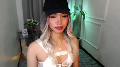 zelainalovetocum online show from February 26, 9:05 pm