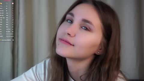 Snapshot of zeldaes chatting on November 5, 2:22 am Emilia online show from November 5, 2:22 am