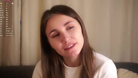 Snapshot of zeldaes chatting on November 6, 1:17 am Emilia online show from November 6, 1:17 am