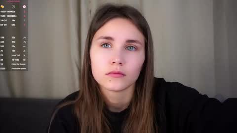 Snapshot of zeldaes chatting on November 15, 1:25 am Emilia online show from November 15, 1:25 am