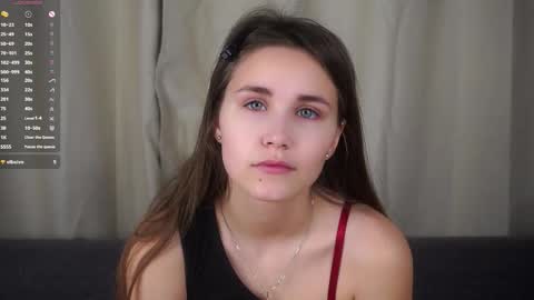 Snapshot of zeldaes chatting on November 16, 1:22 am Emilia online show from November 16, 1:22 am