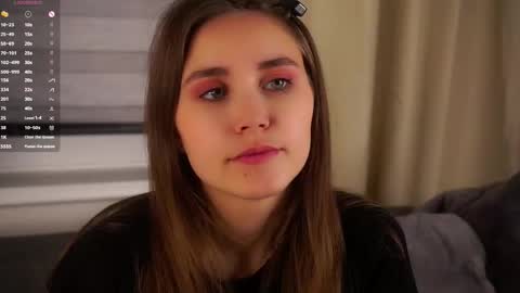 Snapshot of zeldaes chatting on November 25, 1:05 am Emilia online show from November 25, 1:05 am