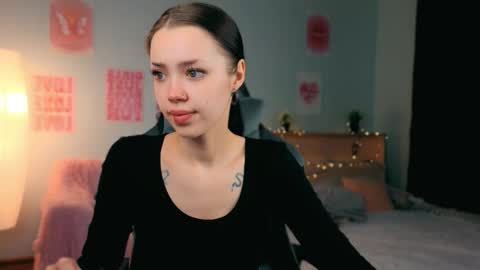 Snapshot of zeneexe chatting on February 13, 6:59 pm Lara online show from February 13, 6:59 pm