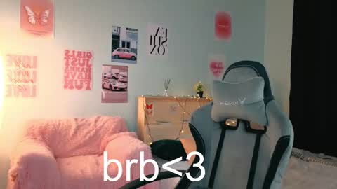 Snapshot of zeneexe chatting on February 23, 7:44 pm Lara online show from February 23, 7:44 pm