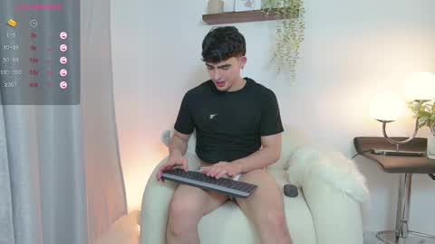 Snapshot of zenn_rush chatting on March 4, 9:22 pm Zenn online show from March 4, 9:22 pm