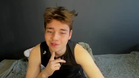 Ethan online show from April 11, 1:43 am