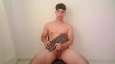 zeus_183 online show from April 8, 3:56 pm