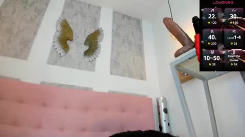 ZHAMIRA  ANDRES online show from February 25, 10:19 pm