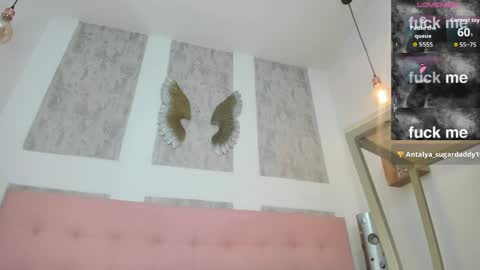 ZHAMIRA  ANDRES online show from April 6, 9:49 pm