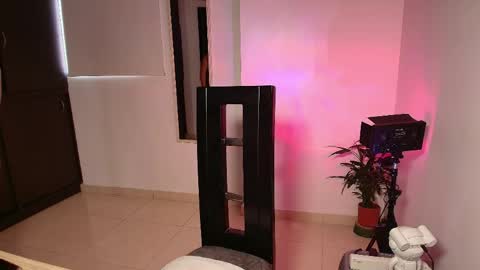 Snapshot of zhara_11 chatting on May 23, 12:31 pm Zhara online show from May 23, 12:31 pm